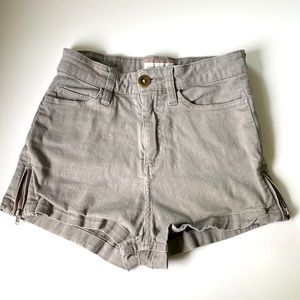 I Love H81 Gray Khaki Short Shorts w/ Lower Side Zipper Detail 5 Pockets Sz24